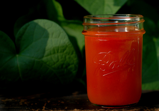 9 Tomato Juice Benefits & 5 Unusual Ways To Use It 9 Tomato Juice Benefits & 5 Unusual Ways To Use It